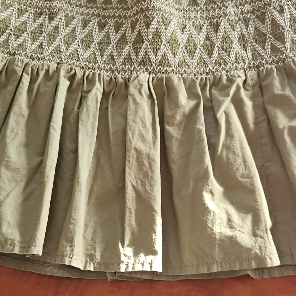 Green Bubble Mini Skirt with Ruffled Smocked Design - Picture 3 of 3